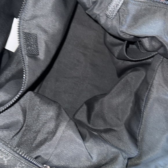 Gucci Men's Black Designer Duffle Bag 22.5x15x10 - Picture 13 of 15